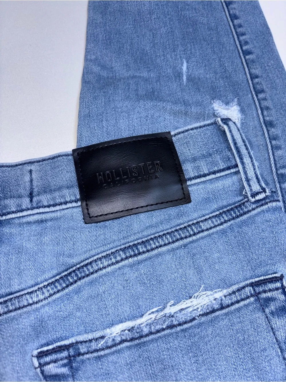 Classic Hollister Men’s Taper Distressed Jeans Size 30”